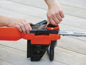 Comparatif des tronçonneuses électriques Tendeur de chaine latéral Black + Decker GKC 1825 L20