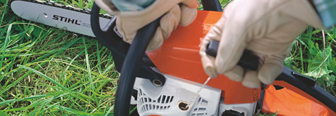 Démarrage d'une tronçonneuse Stihl